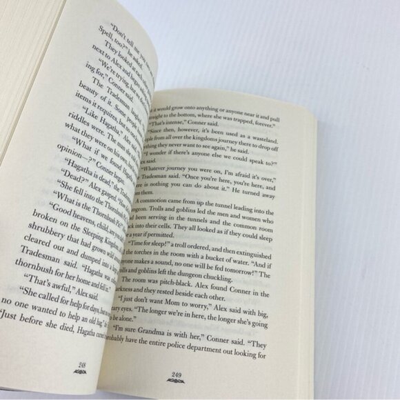 The Land of Stories: The Wishing Spell Book by Chris Colfer - Picture 11 of 11